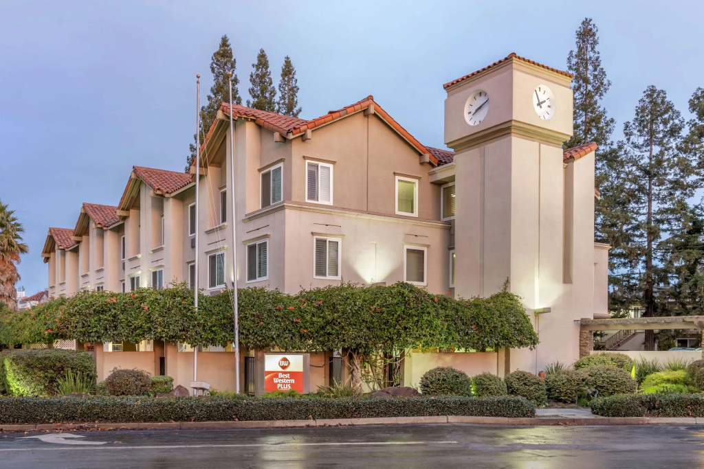 Best Western Plus Airport Plaza
