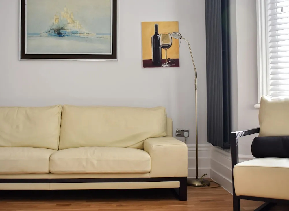 Modern and Stylish 2 Bedroom Flat in Central Hove