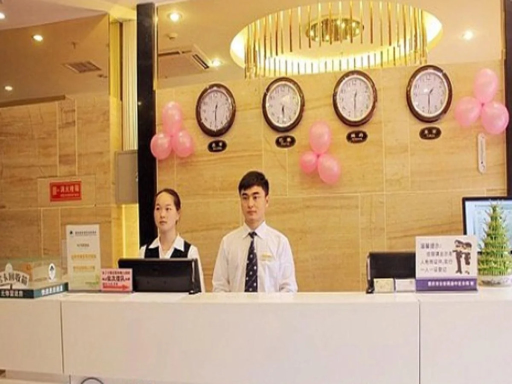 GreenTree Inn ChongQing Yuzhong LiangLuKou Subway Station Express Hotel