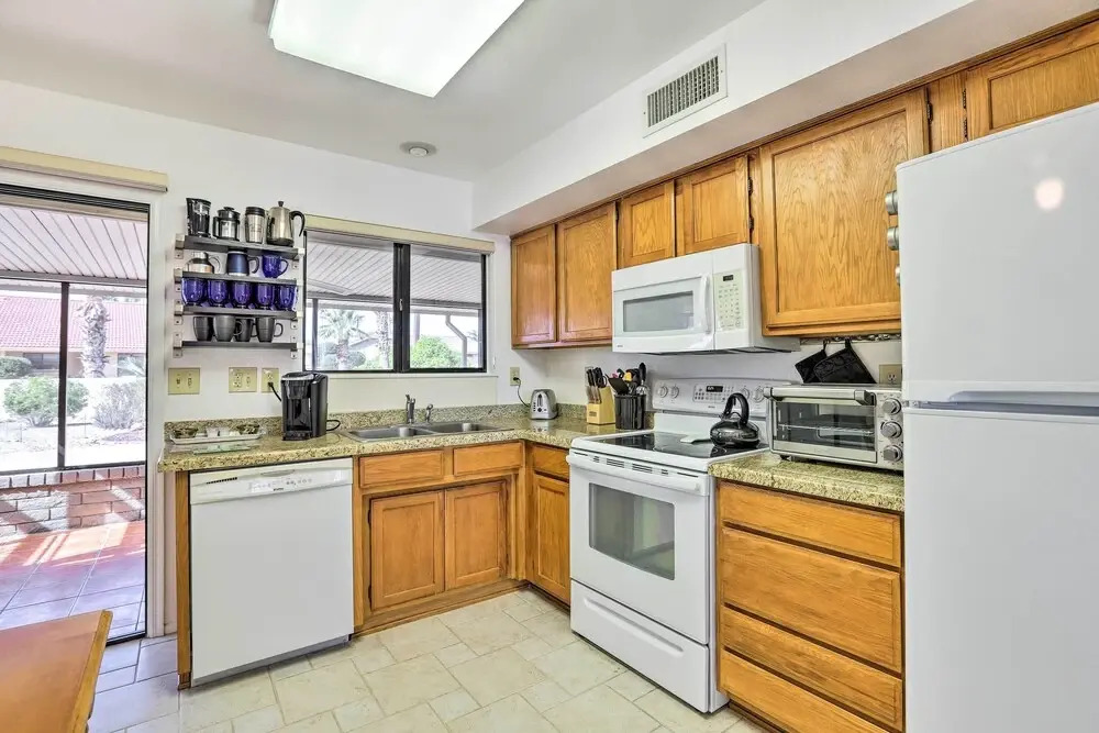 u003c 1 Mi to Golf: Home w/ Screened Porch in Sun City