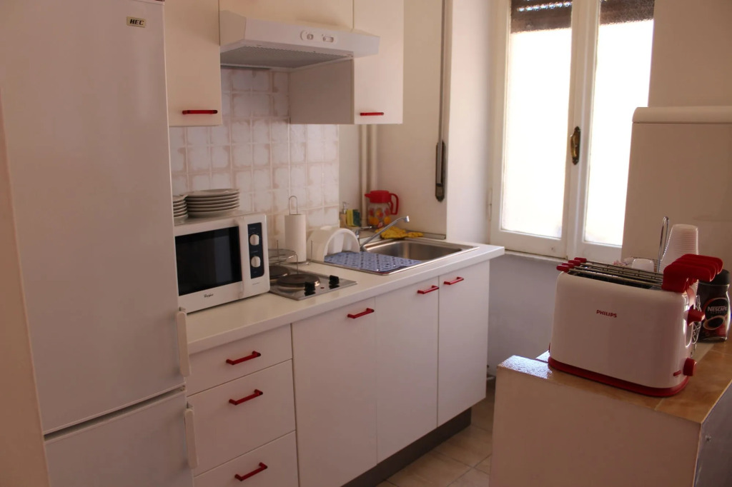 Damiani & Sister Guesthouse