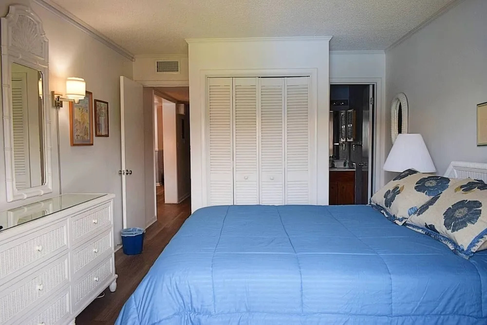 Tilghman Beach And Racquet Club 150 3 Bedroom Condo by RedAwning