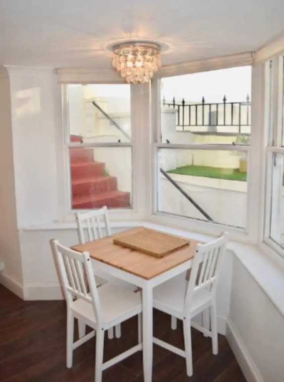 Central 2 Bedroom Seafront Flat in Kemp Town