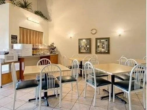 Centerstone Inn & Suites Carlyle