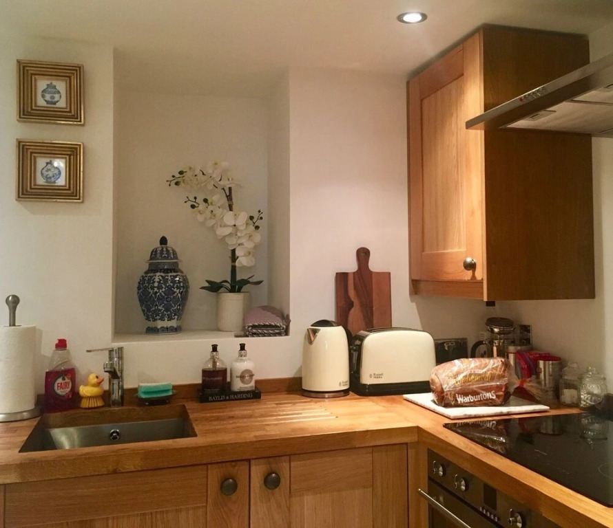 Beautiful 1BR in Historic St Aubin House