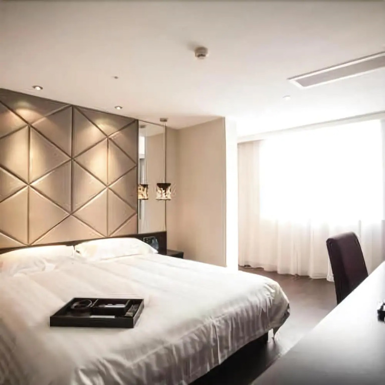 Orange Hotel Select