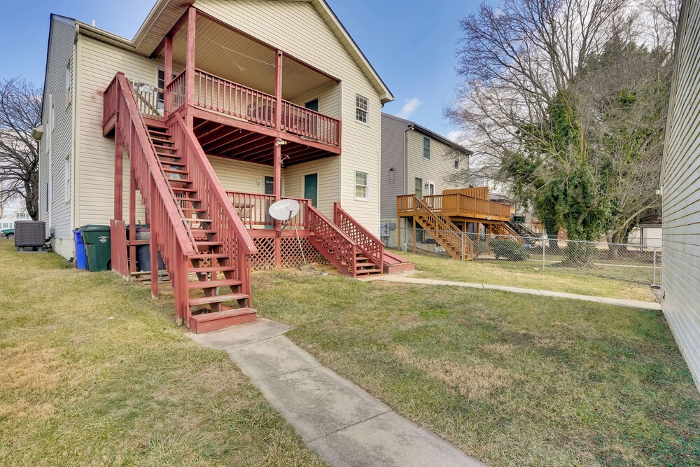 Walk to Fairgrounds! Hagerstown Townhome w/ Deck