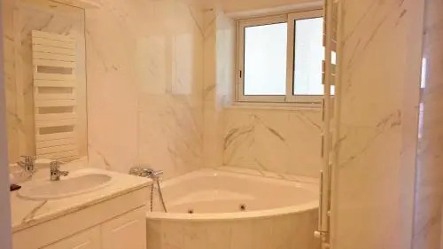 Stunning flat overlooking Villefranche Bay