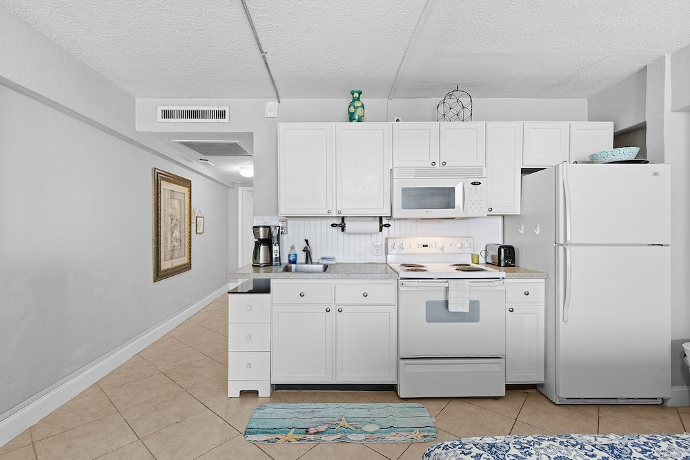 Hawaiian Inn 209