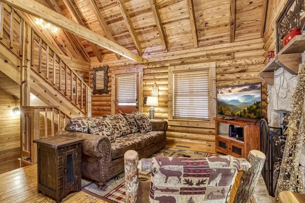 ER45 - Tin Pan Alley - Great location, Just across from swimming pool! cabin