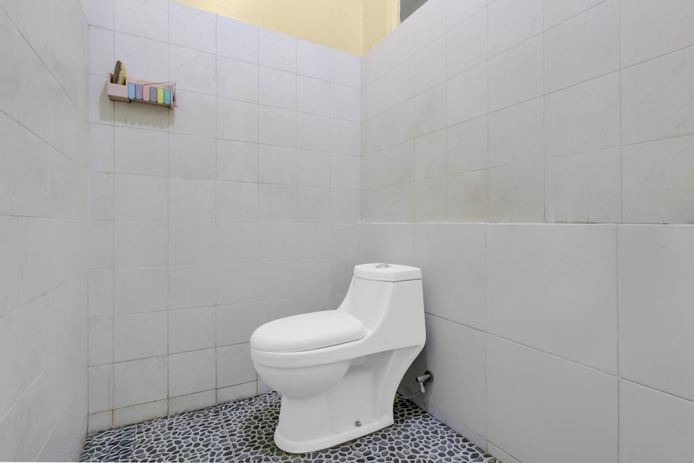 OYO 95136 Jec Plumbon Homestay Syariah