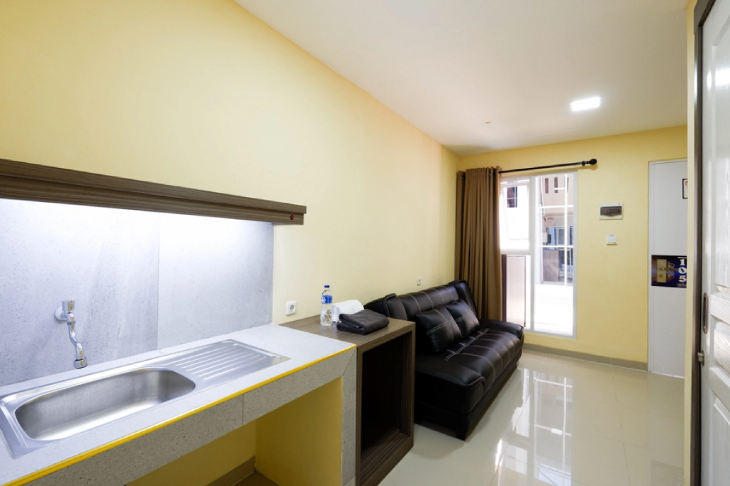 RedDoorz Plus near Paragon Mall Semarang