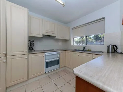 Laman Lodge, Unit 2, 15 Laman Street