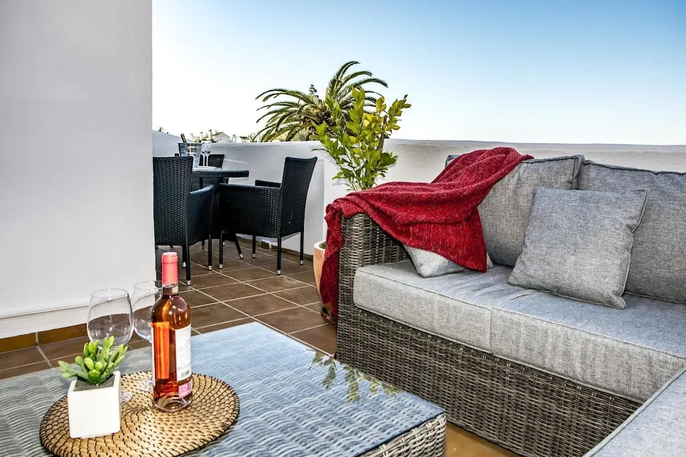 AGC28- 2 bedroom apt walking distance to beach