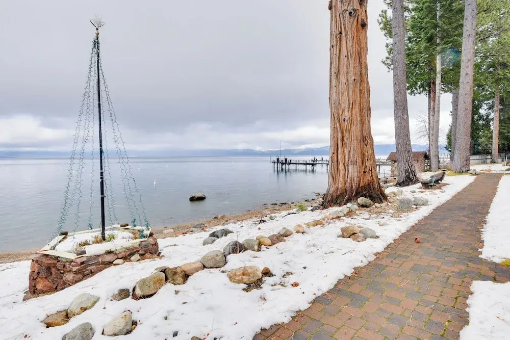 Waters Edge Jewel w/ Lake Views HOA Access!