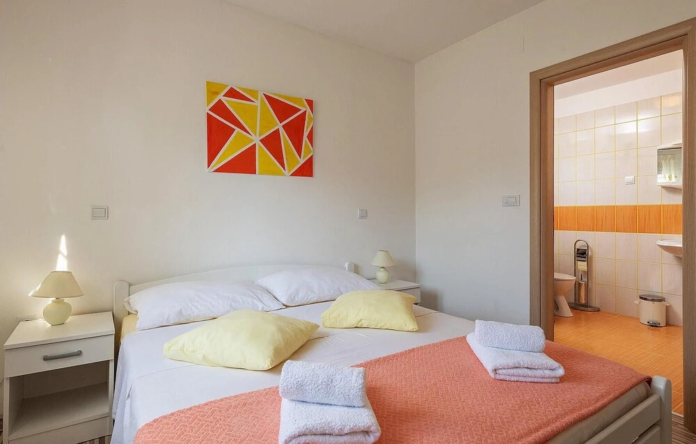 Cozy Home In Marcana With Wifi
