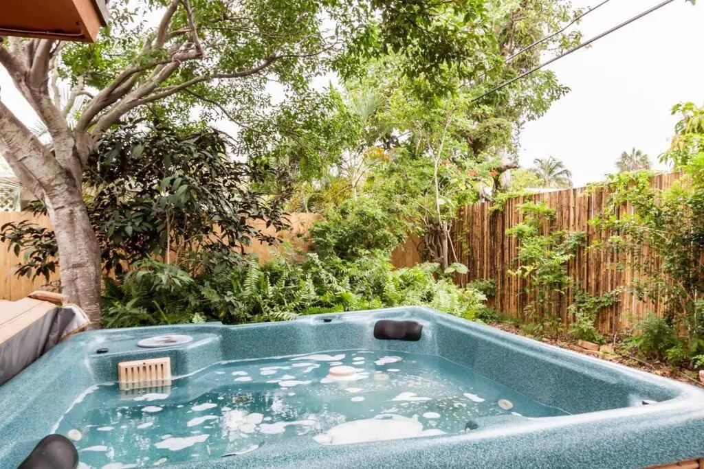 Luxury 4/2 nr Beach, Hot Tub