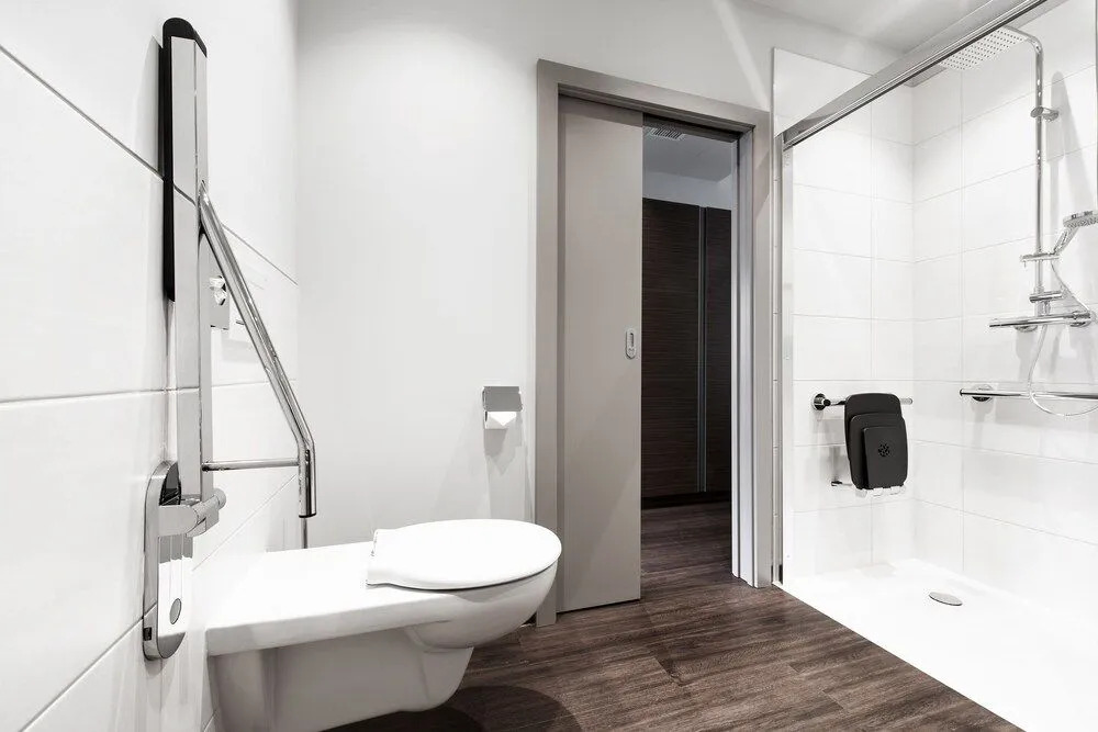 Nuhr Medical - Hotel & Restaurant - Ab 3 Nächten im Zeitraum vom 06 Juli bis 30 August genießen Sie pro Person eine kostenlose Massage-Unser Naturteich steht Ihnen täglich von 10 Uhr bis 18 Uhr zur Verfügung inklusive Getränke