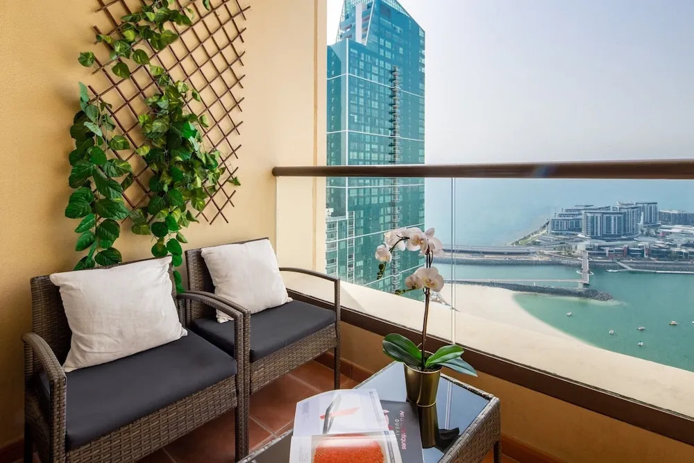 Sea View! Spacious 2BR in JBR + Pool & gym