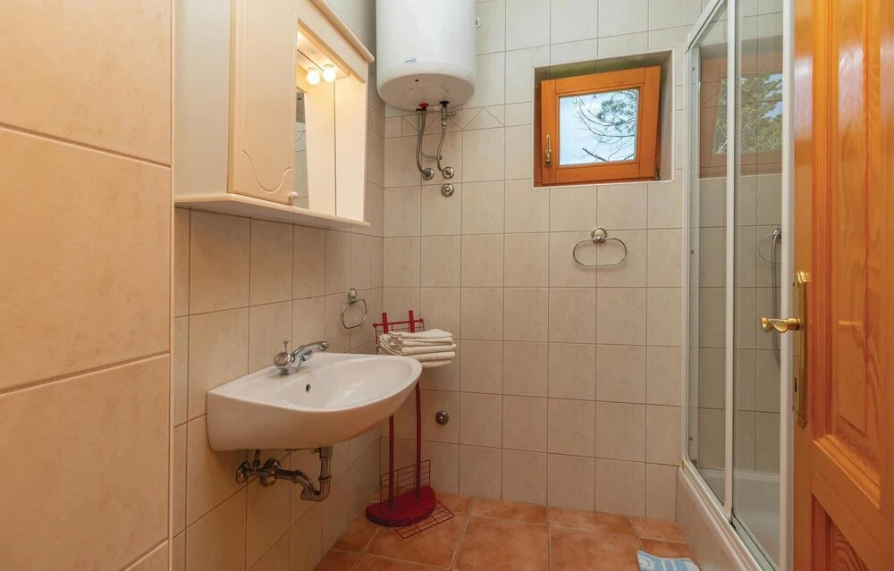 Stunning Home in Preko With 3 Bedrooms and Wifi