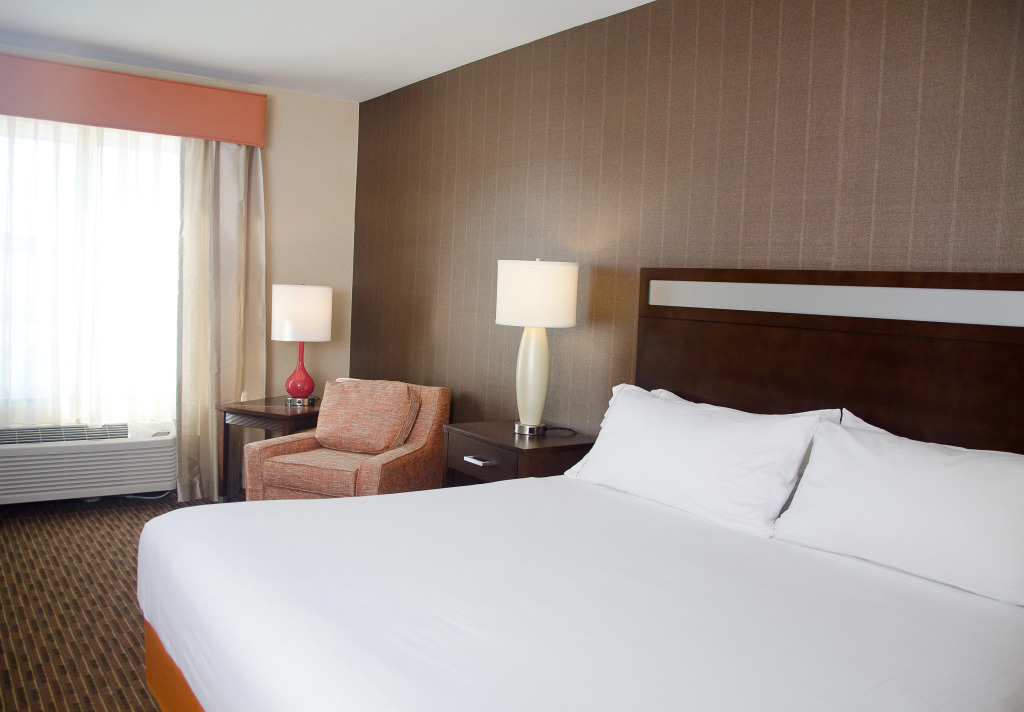 Holiday Inn Express Hotel & Suites Watertown - Thousand Islands by IHG