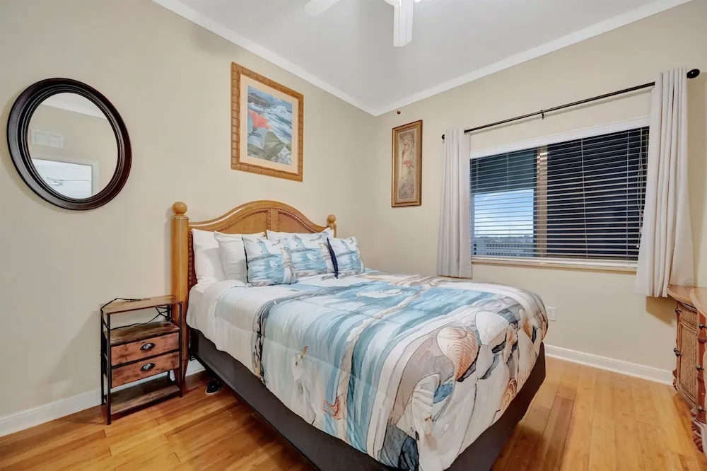 Sunsets Waterview Balcony Queen Bed Heated Pool