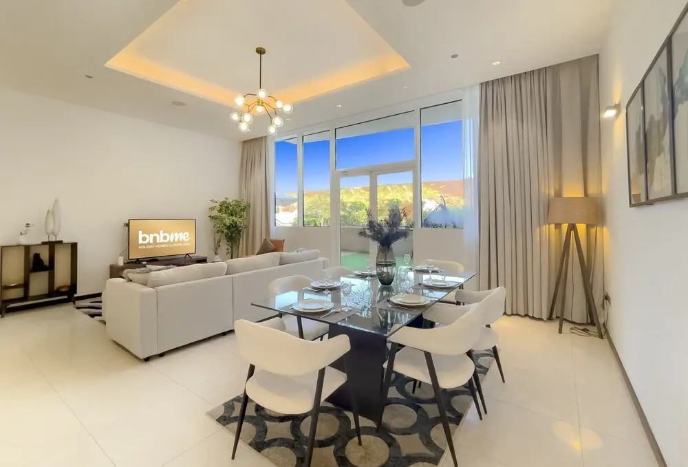 1B-Tiara Aquamarine-G05 by bnbme homes