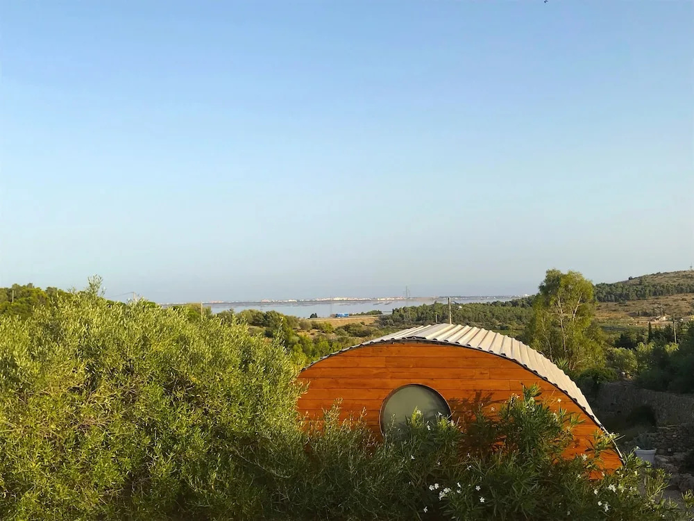Tipi Lounge and breakfast