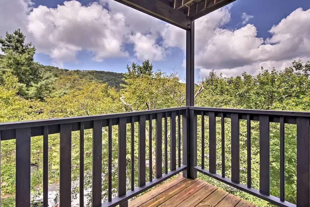 Year-round Fun in Beech Mountain! Condo w/ Balcony