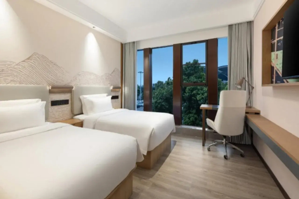 Ramada Encore By Wyndham Wuhan Station
