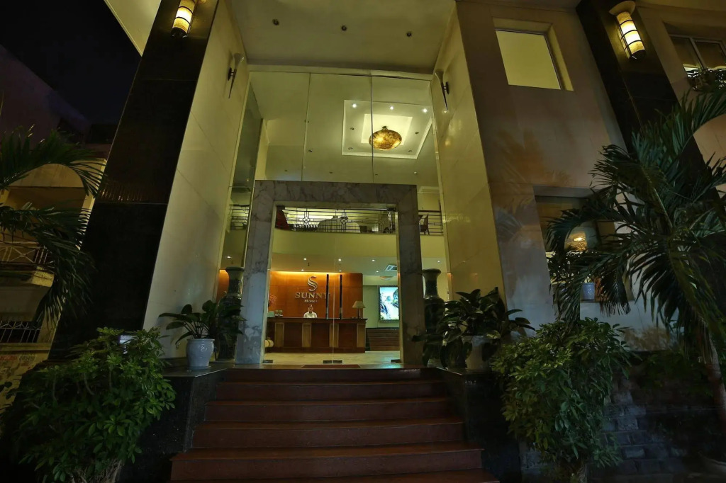 Sunny Hotel 1