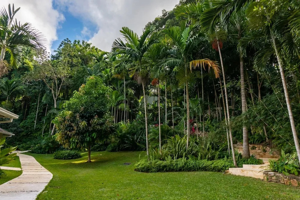 Secluded 3BR Garden Villa Pool Ocean Views