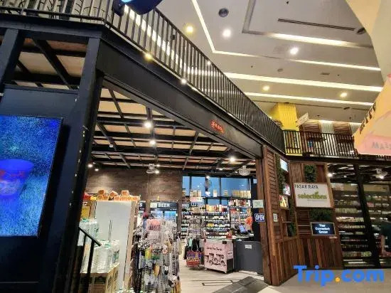 Luxury Family Summer Suite KLCC 5 min walk 1BR by Amna