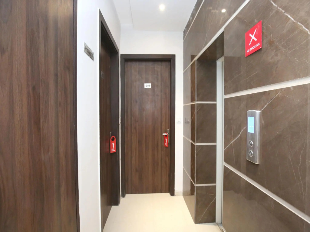 OYO 11680 Hotel Grand Star