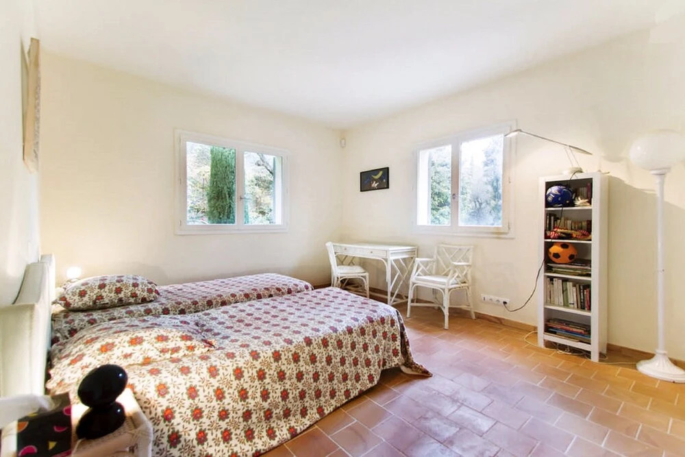 A Luxurious, 5-bedroom Villa in Vence With a Swimming Pool and Spaciou