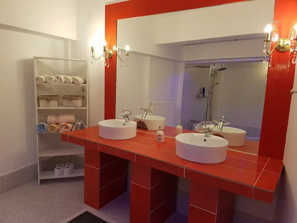 The golden brown luxury guesthouse
