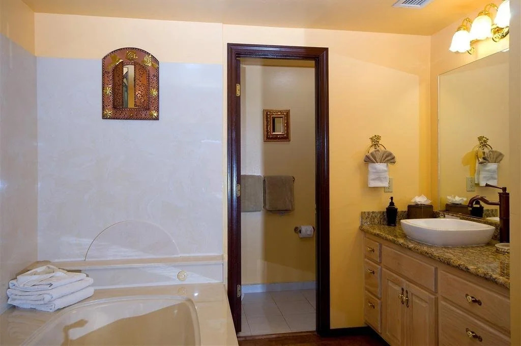 The Joy Sedona - Bed & Breakfast and Luxury Creekside Cabins