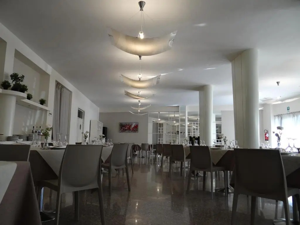 Hotel 90