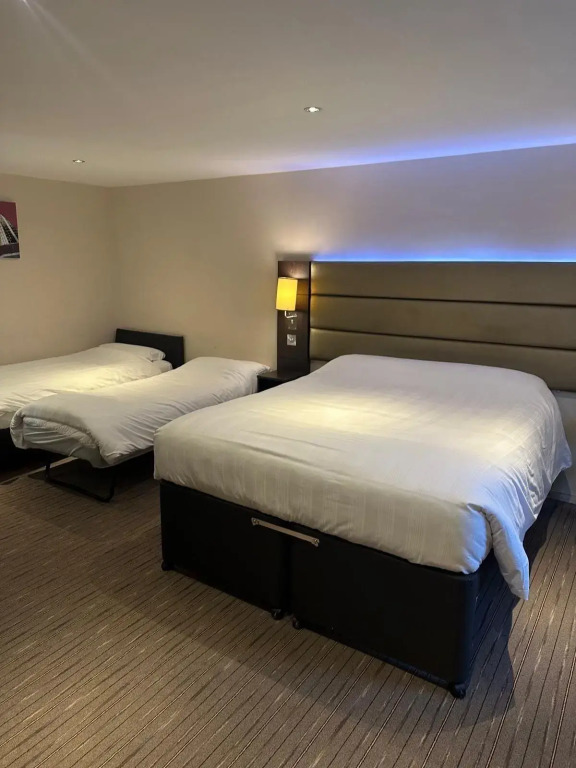 Premier Inn Wirral (Two Mills)