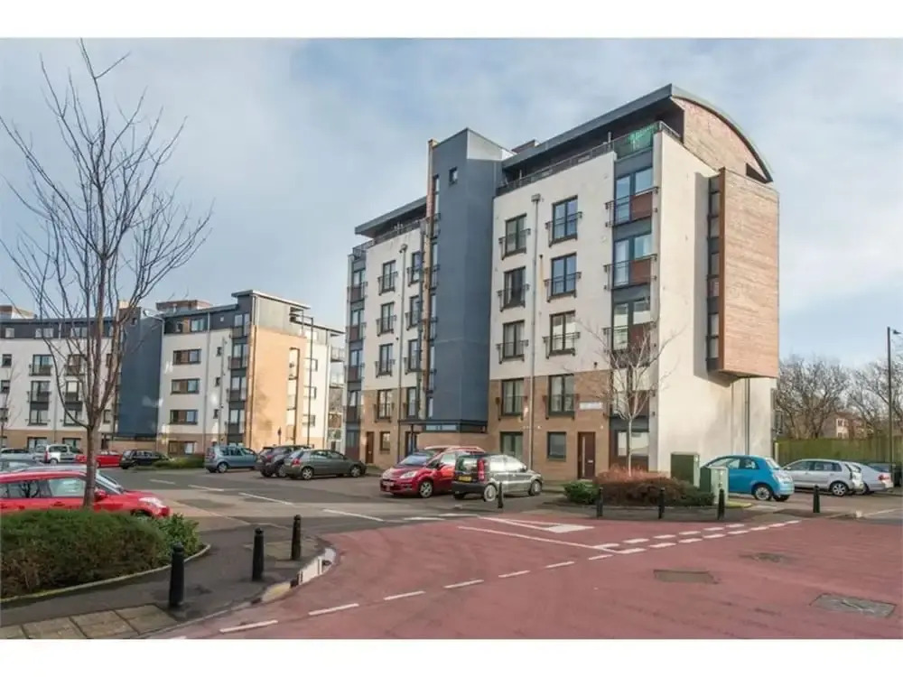2 Bedroom Apartment In Edinburgh