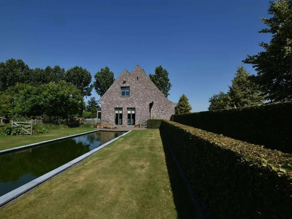 Tasteful Mansion in Lichtervelde with Hot Tub