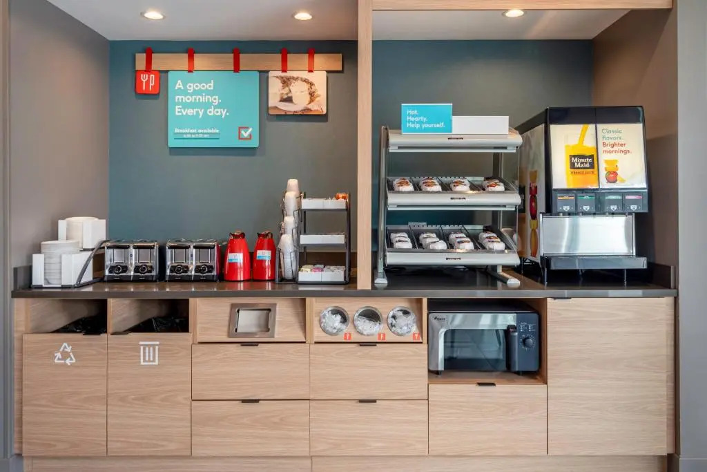 avid hotels Milwaukee West - Waukesha by IHG