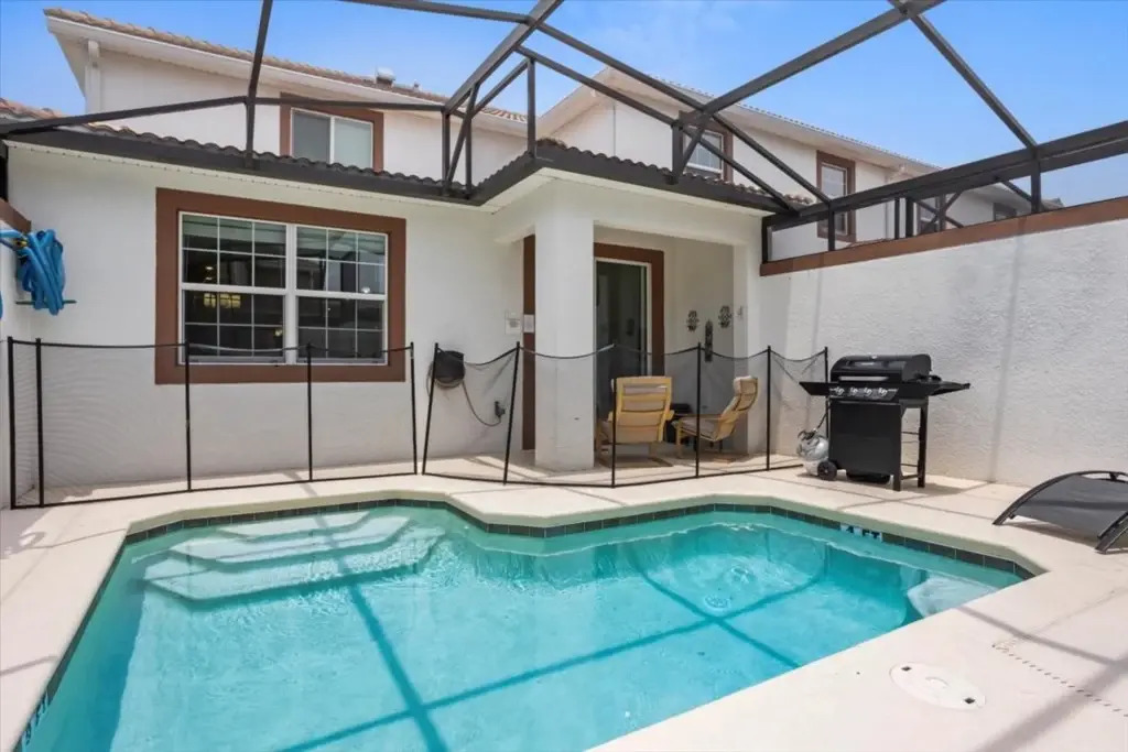 5 Bd 4 Ba Paradise Palms 8869 Cp