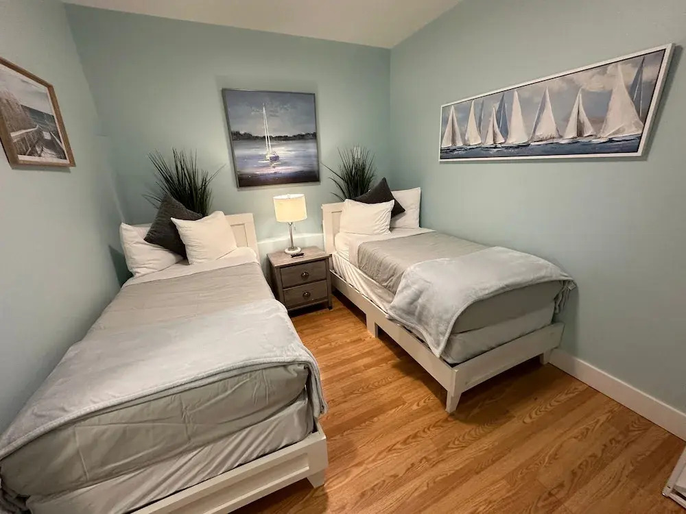 86 Dr Marcus House - Popular Broadway Area