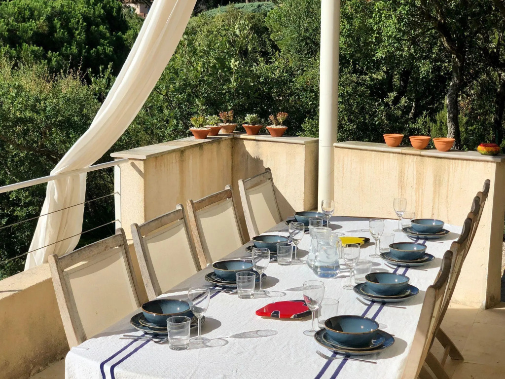 Plushy Villa with Private Pool and Sea Views in La Croix-Valmer