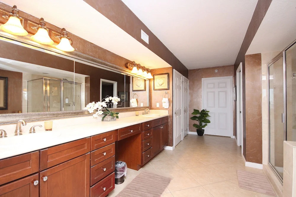 Heron 603 - 3 Br condo by RedAwning