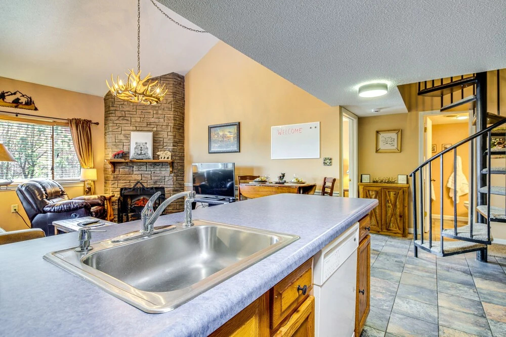 Gatlinburg Condo w/ Balcony: 4 Mi to Downtown!, Gatlinburg
