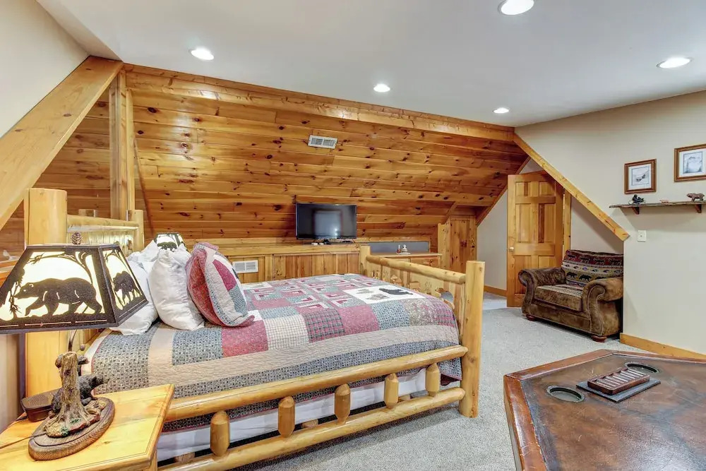 Near Dtwn! Multi-level Pigeon Forge Cabin w/ Pool