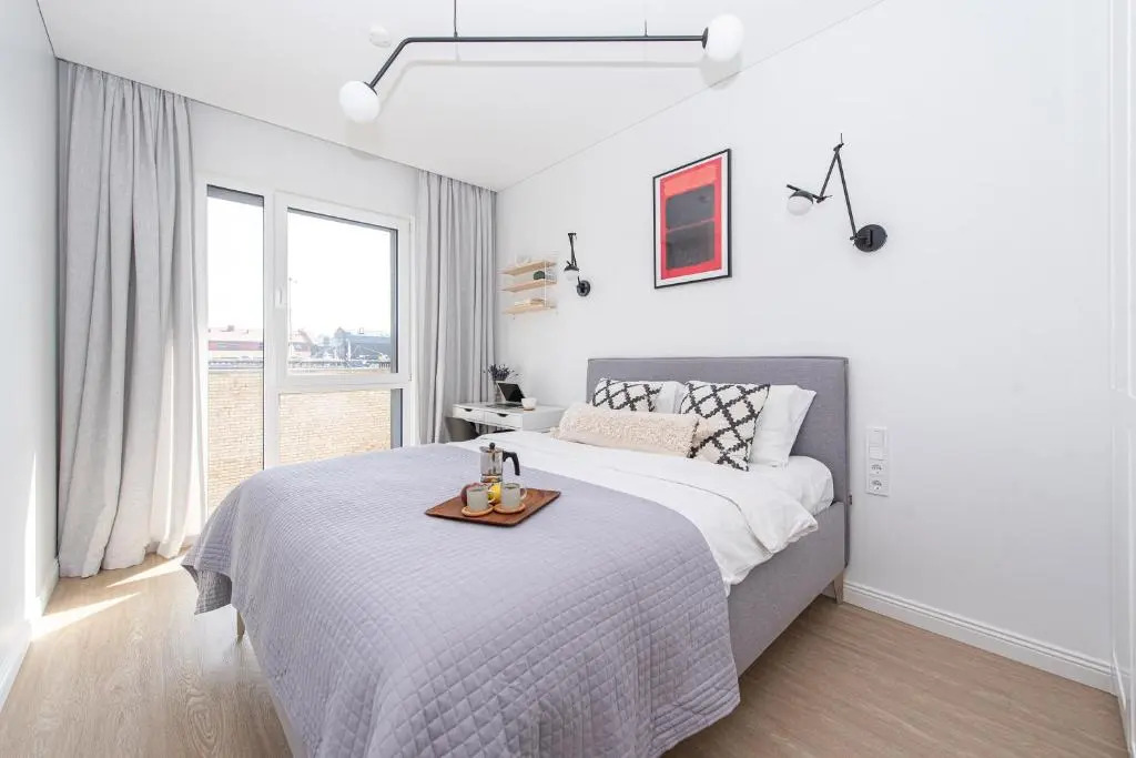 New Modern Apt with Garage Parking, Balcony, by Cohost