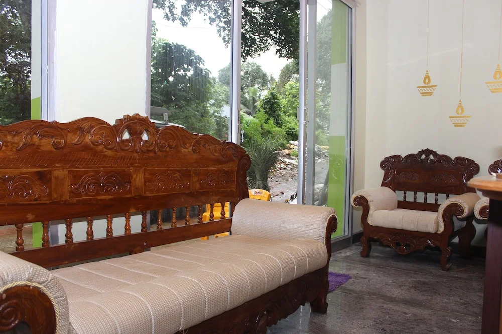 OYO 16541 Majestic Residency